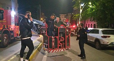 Kocaeli'de binada çıkan yangnıda mahsur kalan 17 kişi kurtarıldı