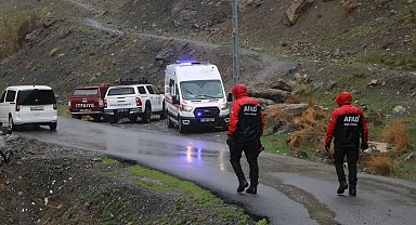 Komşuları kayıp ihbarında bulundu; eşinin akıntıya kapıldığı derenin çevresinde aranıyor