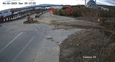 Köpeklerden kaçarken duvardan düşen Arda'nın bacağı kırıldı