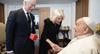 Kral Charles ve Kraliçe Camilla, Papa'yı ziyaret etti