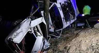 Malatya'da otomobil direğe çarptı; Zeydanur öldü, anne ve babası yaralandı