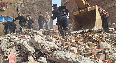 Mısır'da dört katlı binanın çökmesi sonucu hayatını kaybedenlerin sayısı 9'a yükseldi