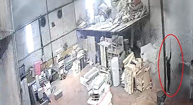 Mobilya fabrikasında çıkan yangını firma sahibi ve çalışanları söndürdü