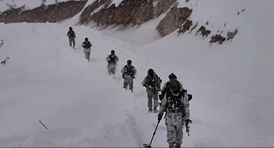 MSB, Mehmetçiğin karlı arazideki görüntülerini paylaştı