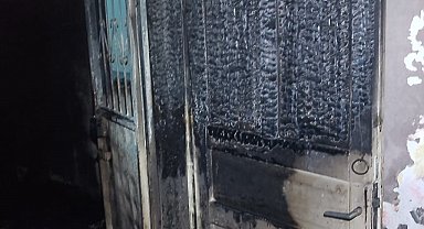 Müstakil ev yangında kullanılamaz hale geldi