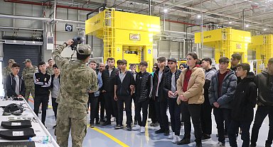 Öğrenciler, askeri teçhizatların üretimini yerinde gördü