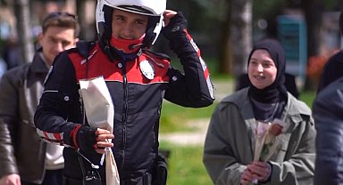 Öğrencilerin polislere kavgalı sürprizi kamerada