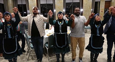 Orta Doğu Kültür ve Turizm Zirvesi'nde horon oynarak eğlendiler