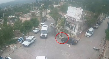 Osmaniye'de 9'u öğrenci 11 kişinin yaralandığı kaza kamerada