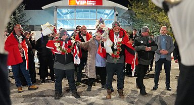 Otizmli ikiz milli kayakçılara Erzurum'da coşkulu karşılama