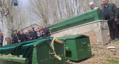 Otomobil diğere çarptı; baba ve 2 kızı hayatını kaybetti