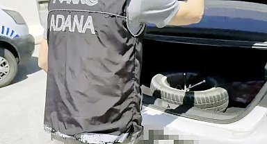 Otomobilde 'Barbara' ile aramada yedek lastik kısmından 2 kilo esrar çıktı