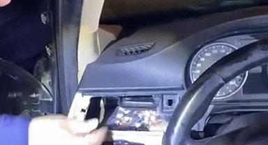 Otomobilden uyuşturucu hap çıktı