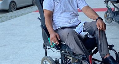 Otomobilin çarptığı tekerlekli sandalyeli öldü