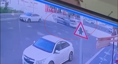 Otomobille çarpışan hafif ticari araç takla attı; 2 yaralı