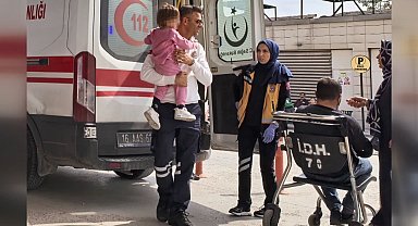 Otomobille traktör çarpıştı: 3 yaralı