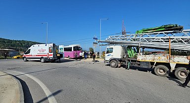 Özel halk otobüsüyle çarpışan kamyonun şoförü ehliyetsiz çıktı