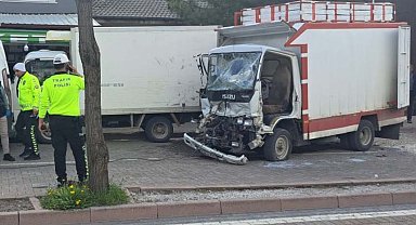 Park halindeki araca çarpan kamyonetin sürücüsü öldü