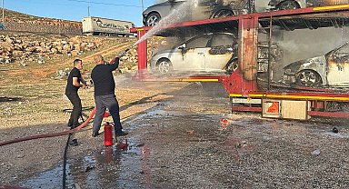 Park halindeki oto çekerde çıkan yangında 6 otomobil kullanılamaz hale geldi