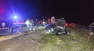 Rize'de hafif ticari araç takla attı: 3 ölü, 2 yaralı