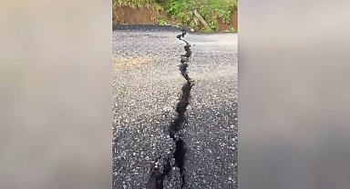 Sakarya'da 2 ilçeyi bağlayan yol çöktü