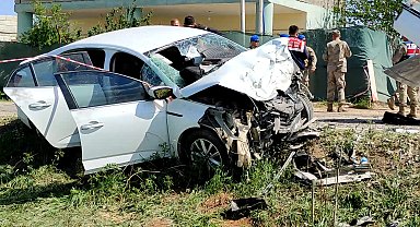 Şanlıurfa'da 2 otomobil çarpıştı; 3 ölü, 2 yaralı