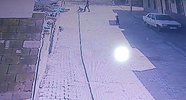 Şanlurfa'da 3 yaşındaki çocuğu tekmeledi; o anlar kamerada