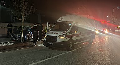 Sivas'ta ağaca çarpan otomobilin sürücüsü öldü