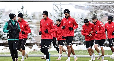 Sivasspor, Fenerbahçe maçına soğuk havada hazırlanıyor