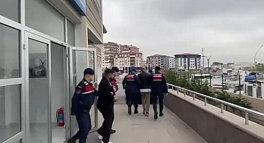 Sosyal medyada tuzağa düşürdükleri kişilere şantaj yapıp 8 milyon TL kazanç sağlayan 5 şüpheliden 1'i tutuklandı - Yeniden