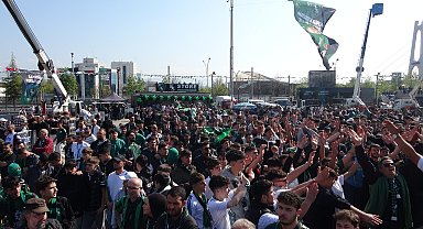 Süper Lig'i garantileyen Kocaelispor'u, taraftar kutlama yapmak için bekliyor