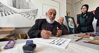 Süryani papaz, 70 yıldır gönül verdiği hat sanatını öğrencilere aktardı