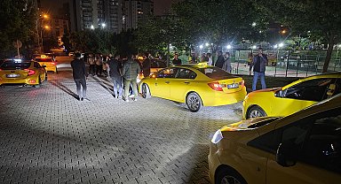 Taksi sürücüsü, uyardığı korsan taksi sürücüsü ve yakınları tarafından darbedildi