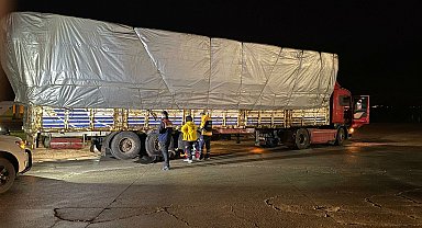 Tamir etmeye çalıştığı TIR'ın altında kalıp, öldü