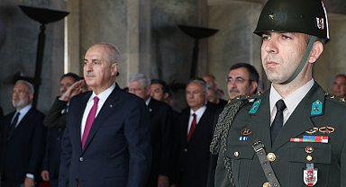 TBMM Başkanı Kurtulmuş ve devlet erkanından Anıtkabir'e ziyaret