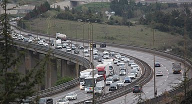 TEM Otoyolu Kocaeli geçişinde dönüş yoğunluğu
