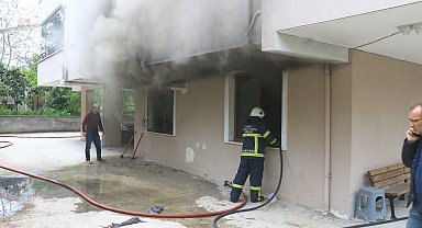 Tokat'ta evde çıkan yangında yalnız olan 2 çocuğu polisler kurtardı