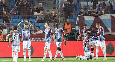Trabzonspor Kupa'da 'Yola devam' dedi, yerel gazeteler manşetleri süsledi