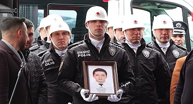 Trafik kazasında şehit olan polis memuru son yolculuğuna uğurlandı