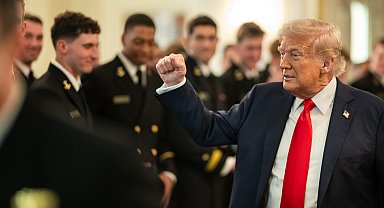 Trump, gönüllü olarak ABD'den ayrılacak düzensiz göçmenlere para ve uçak bileti vermek istediklerini belirtti