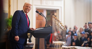 Trump, tarifeleri durdurmayı değerlendirmediklerini söyledi