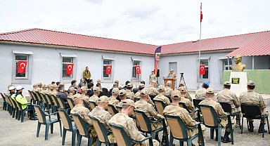 Tunceli'de 15 yıl önce PKK'lılarla çıkan çatışmada şehit olan 5 asker için anma töreni
