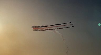 Türk Yıldızları gösterisi İskenderun semalarında nefes kesti