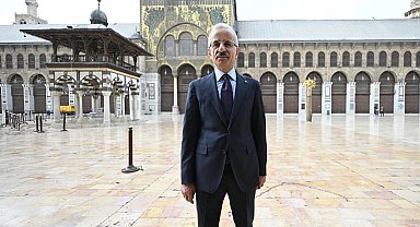 Ulaştırma ve Altyapı Bakanı Uraloğlu Emevi Camii'ni ziyaret etti