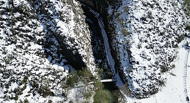 Ulukaya Şelalesi ve Kanyonu'nda kar güzelliği