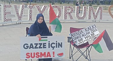 Üniversiteli Havva'dan tek kişilik protesto eylemi; Gazze için susma