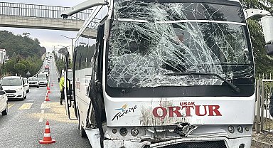 Uşak'ta işçi taşıyan midibüs, servis otobüsüne çarptı; 20 yaralı