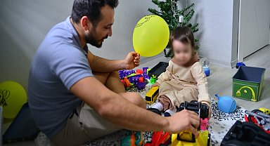 Uygunsuz görüntülerini 3 yaşındaki oğlunu kullanarak satan anneden alınan çocuk, tekrar geri verildi