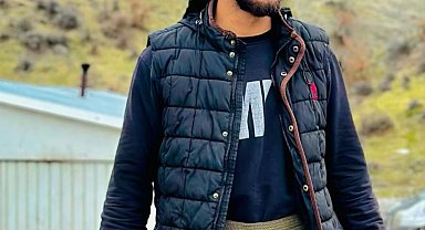 Üzerine kaya parçası düşen kepçenin operatörü öldü