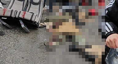 Van'da kamyonla yolcu minibüsü çarpıştı; ölü ve yaralılar var